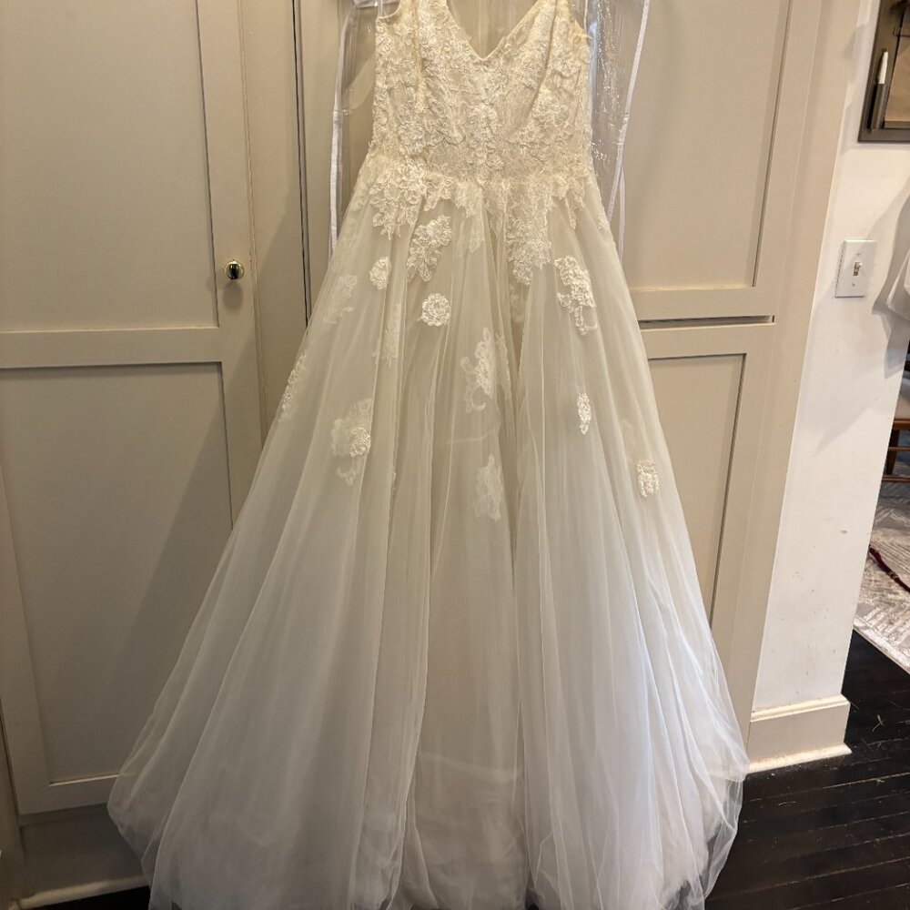 Monique L'Hullier Severine Wedding Gown